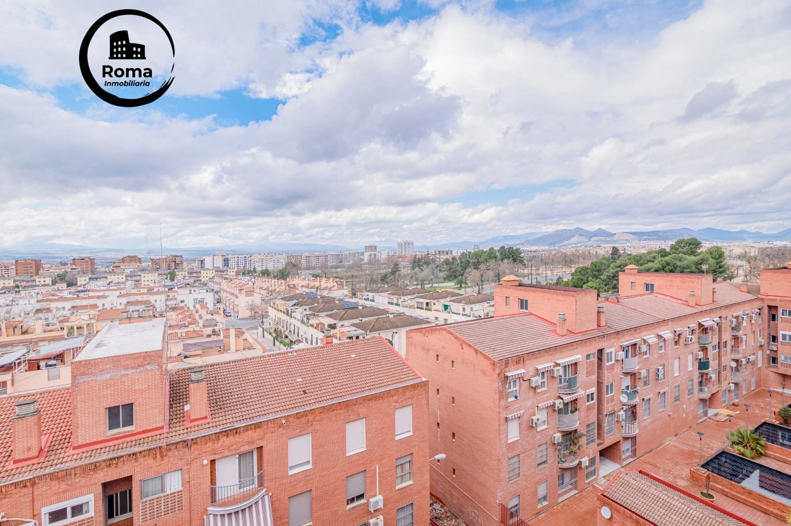 4 bedroom Apartment for sale in Granada city with garage - € 218,000 (Ref: 9674413)
