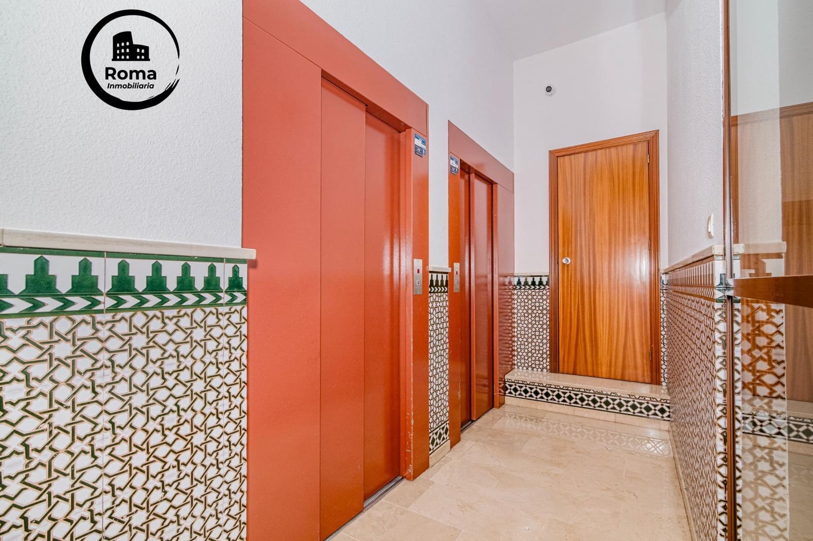 4 bedroom Apartment for sale in Granada city with garage - € 218,000 (Ref: 9674413)