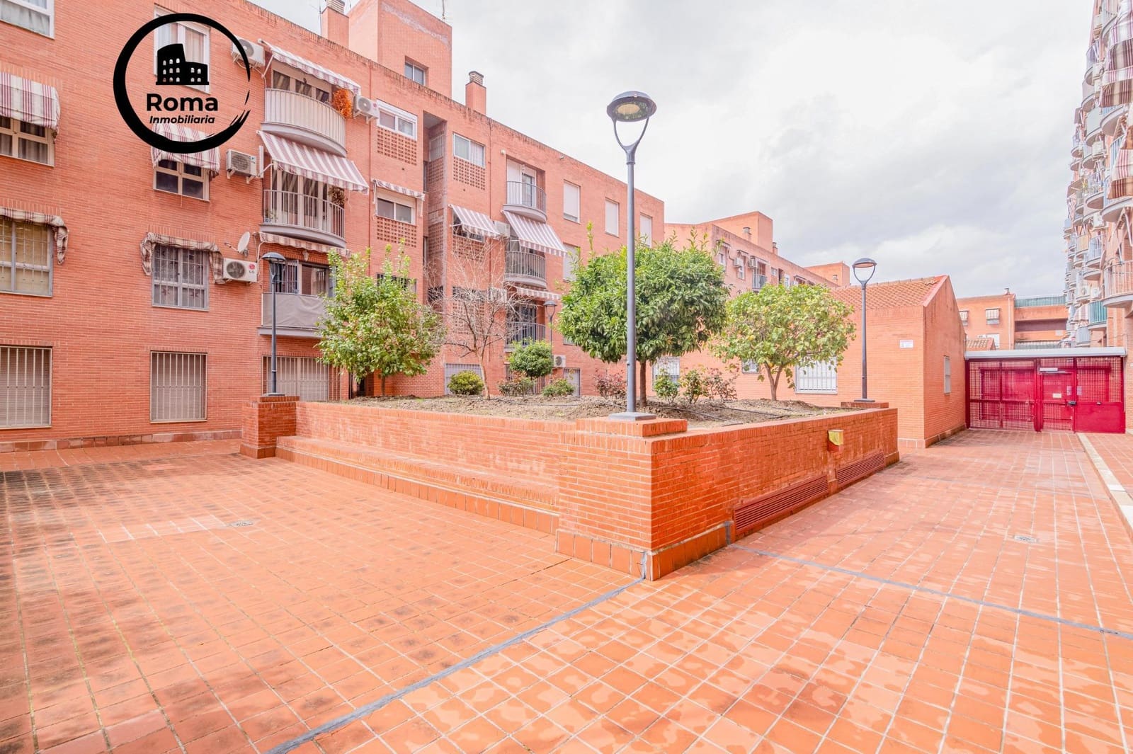 4 bedroom Apartment for sale in Granada city with garage - € 218,000 (Ref: 9674413)