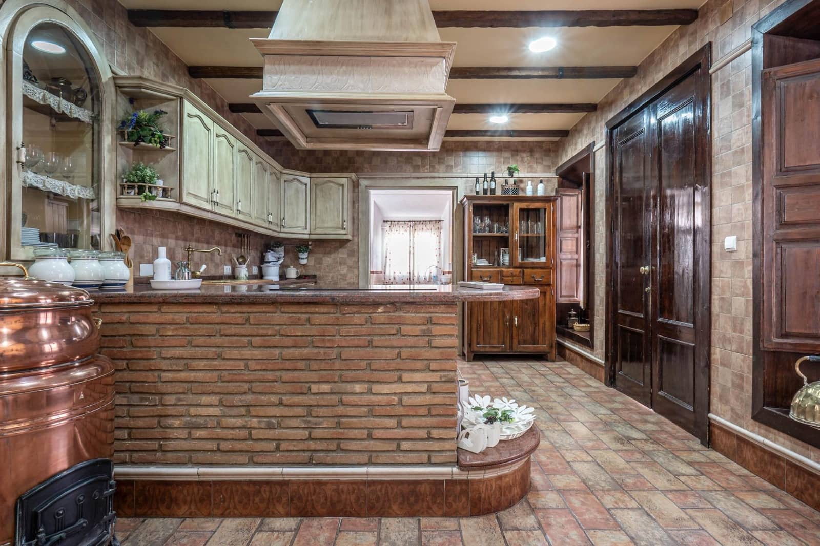 5 bedroom Villa for sale in Ogijares with pool - € 725,000 (Ref: 9674418)