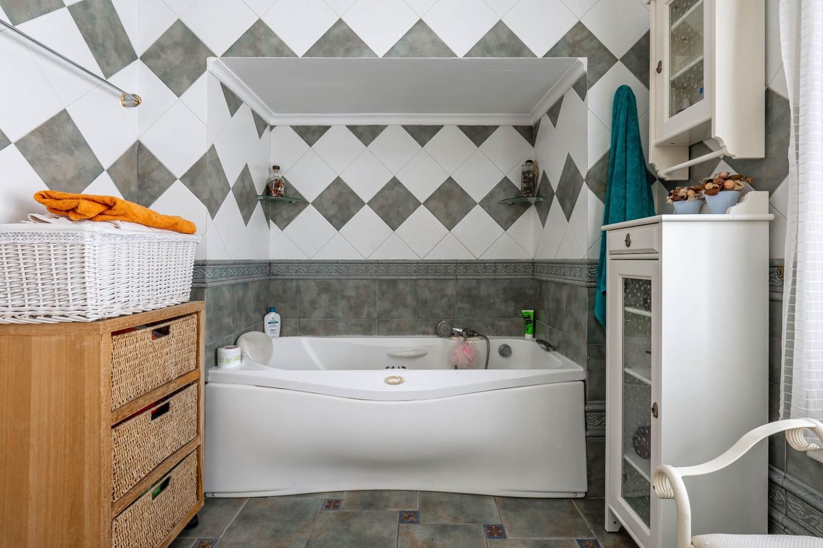 5 bedroom Villa for sale in Ogijares with pool - € 725,000 (Ref: 9674418)