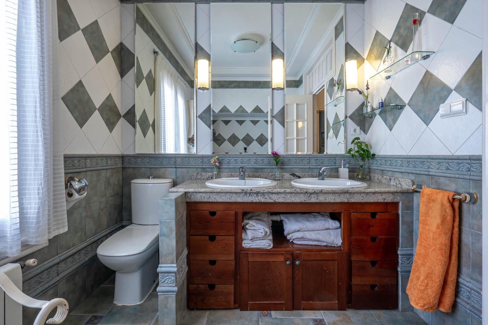 5 bedroom Villa for sale in Ogijares with pool - € 725,000 (Ref: 9674418)