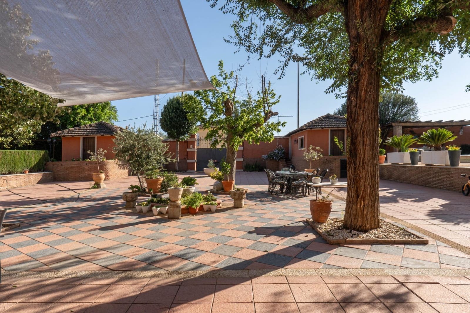 5 bedroom Villa for sale in Ogijares with pool - € 725,000 (Ref: 9674418)