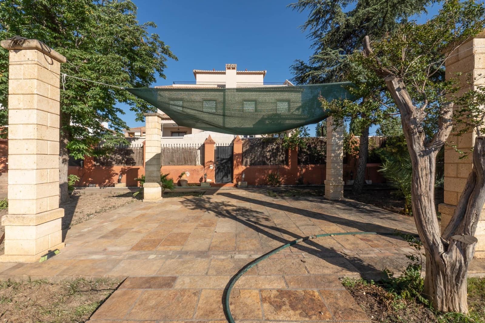 5 bedroom Villa for sale in Ogijares with pool - € 725,000 (Ref: 9674418)