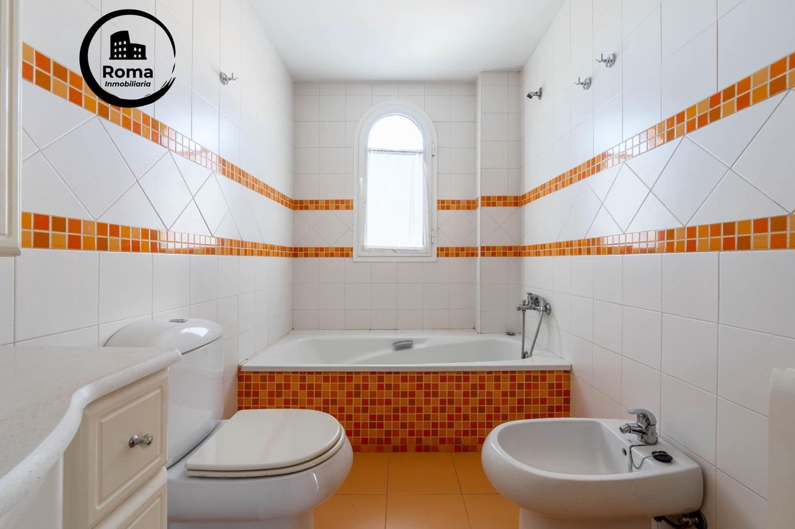 3 sypialnia Dom na sprzedaż w Cenes de la Vega z basenem garażem - 298 000 € (Ref: 9677592)