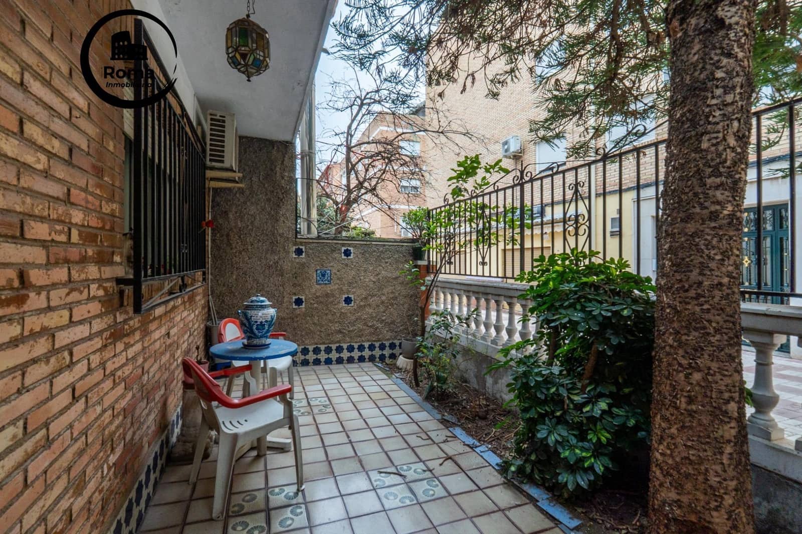 6 bedroom Townhouse for sale in Granada city - € 300,000 (Ref: 9677593)