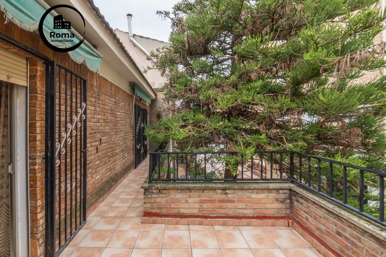 6 bedroom Townhouse for sale in Granada city - € 300,000 (Ref: 9677593)