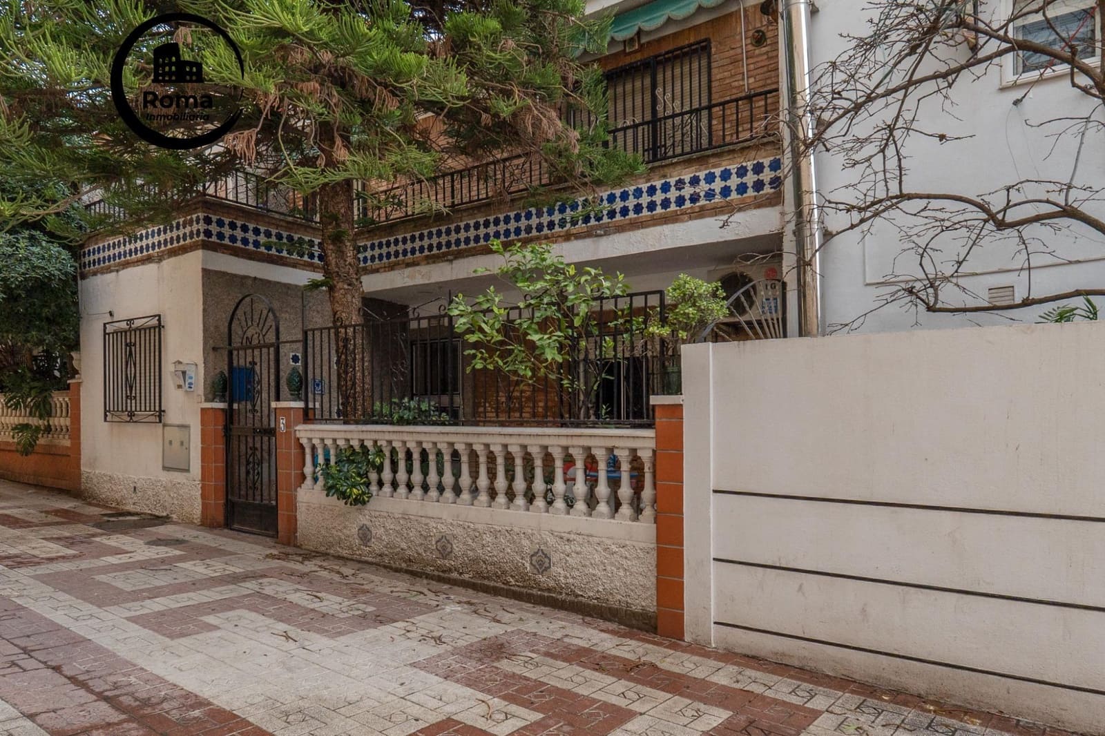 6 bedroom Townhouse for sale in Granada city - € 300,000 (Ref: 9677593)