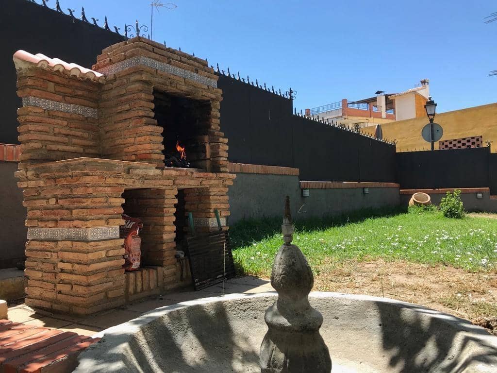 5 soveværelse Villa til salg i La Zubia med garage - € 460.000 (Ref: 9690906)