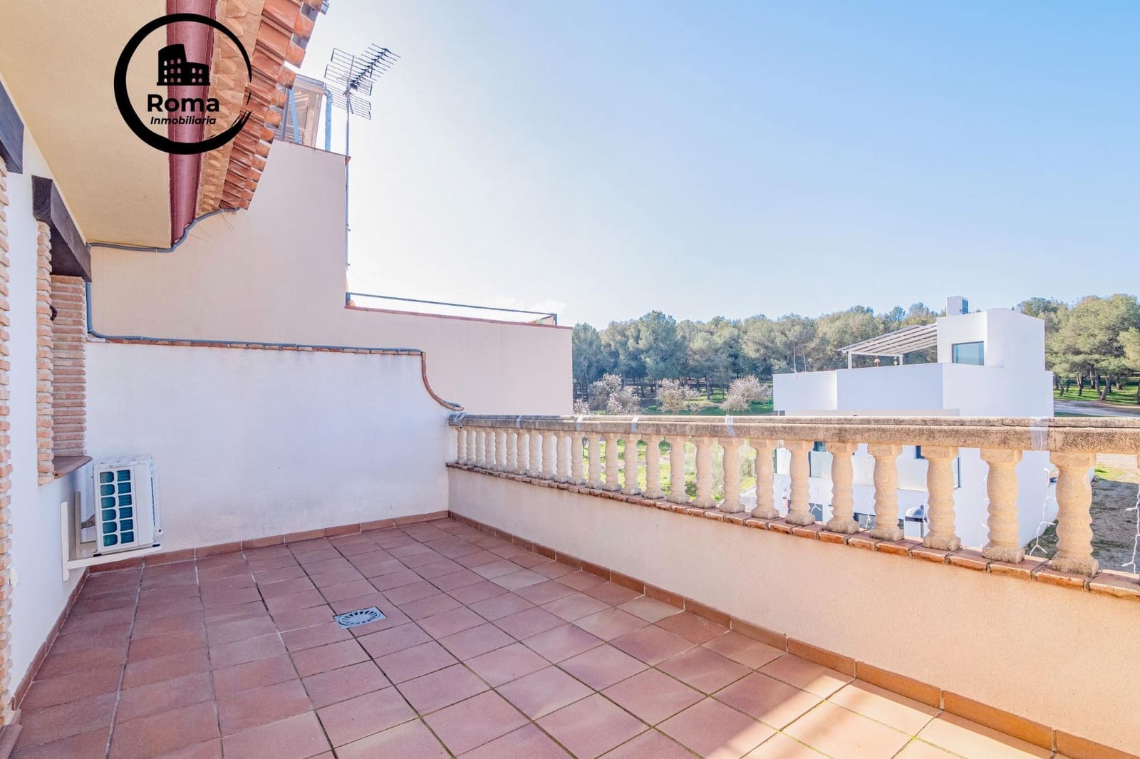 4 bedroom Terraced Villa for sale in La Zubia with pool garage - € 370,000 (Ref: 9690909)