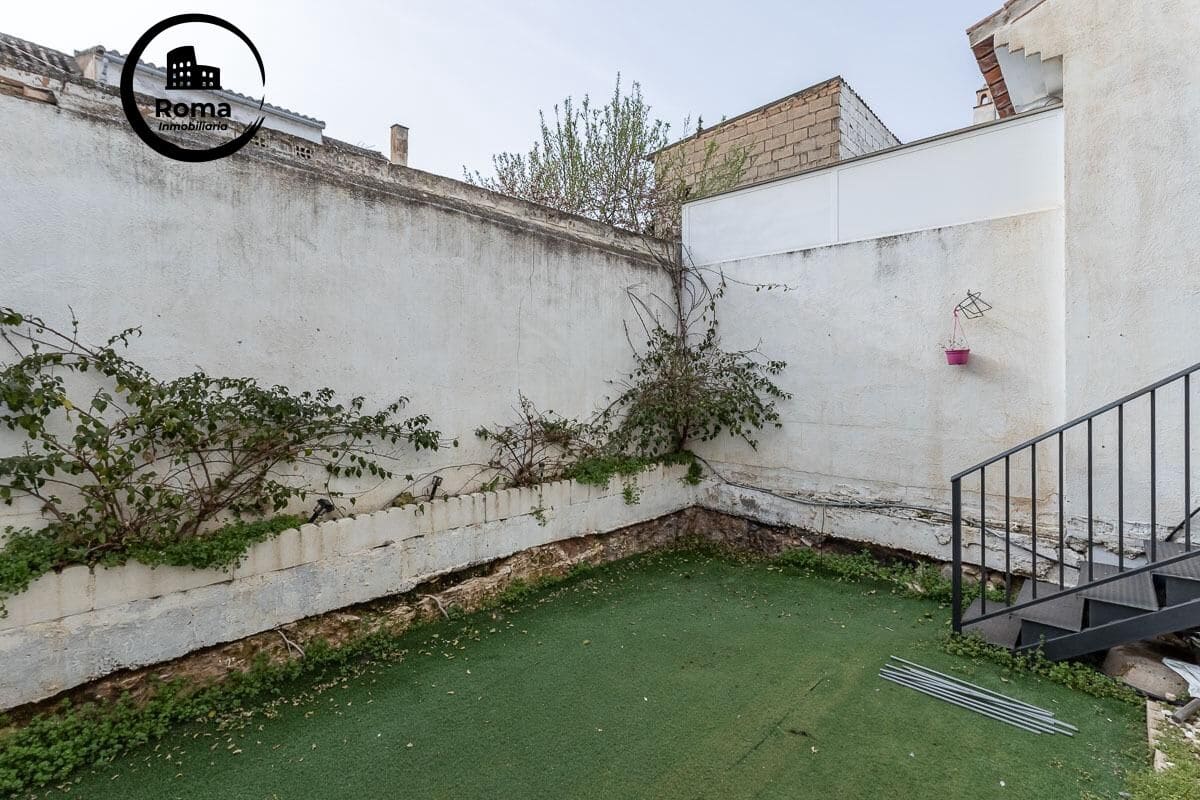 4 bedroom Terraced Villa for sale in La Zubia with garage - € 220,000 (Ref: 9690912)