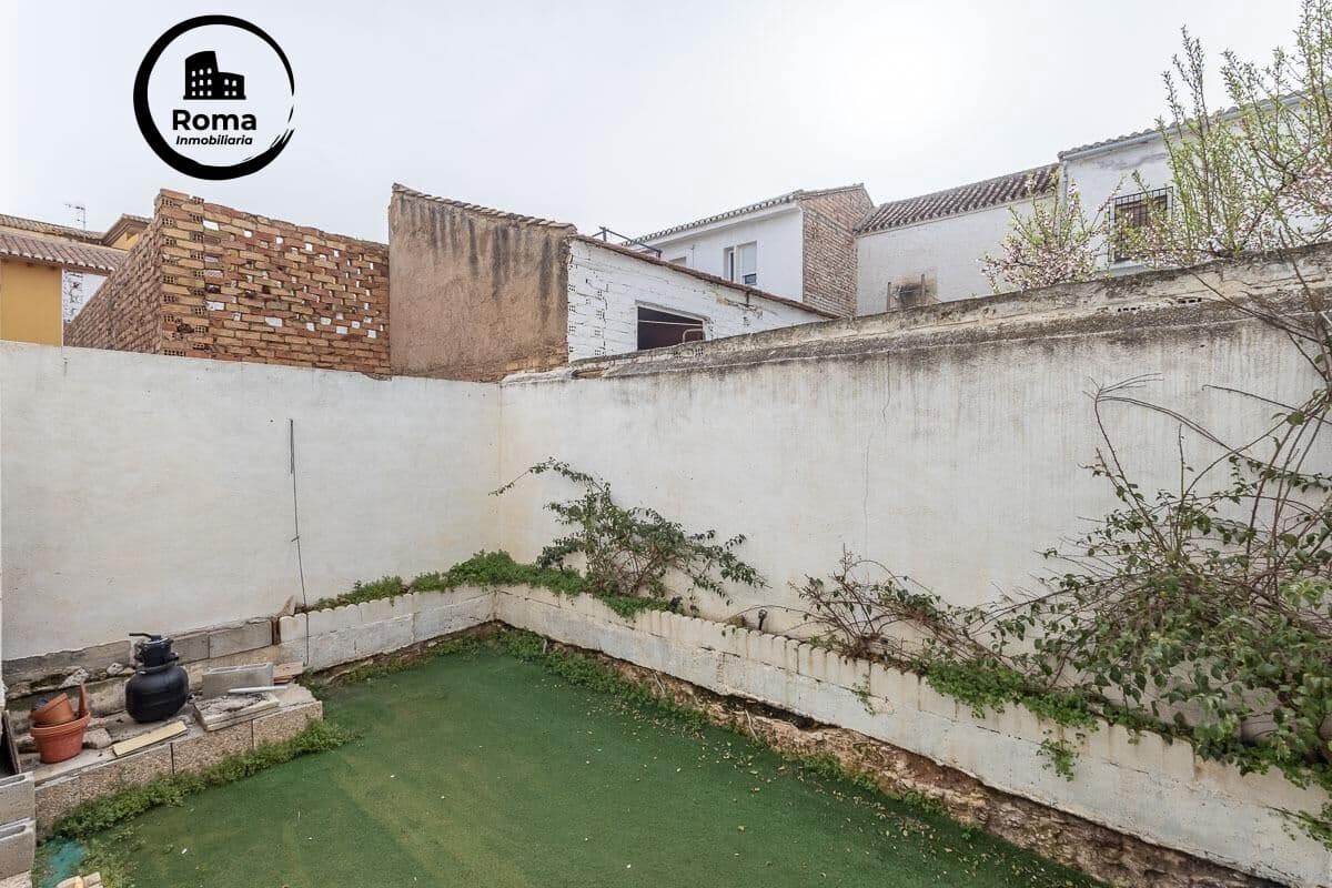 4 bedroom Terraced Villa for sale in La Zubia with garage - € 220,000 (Ref: 9690912)
