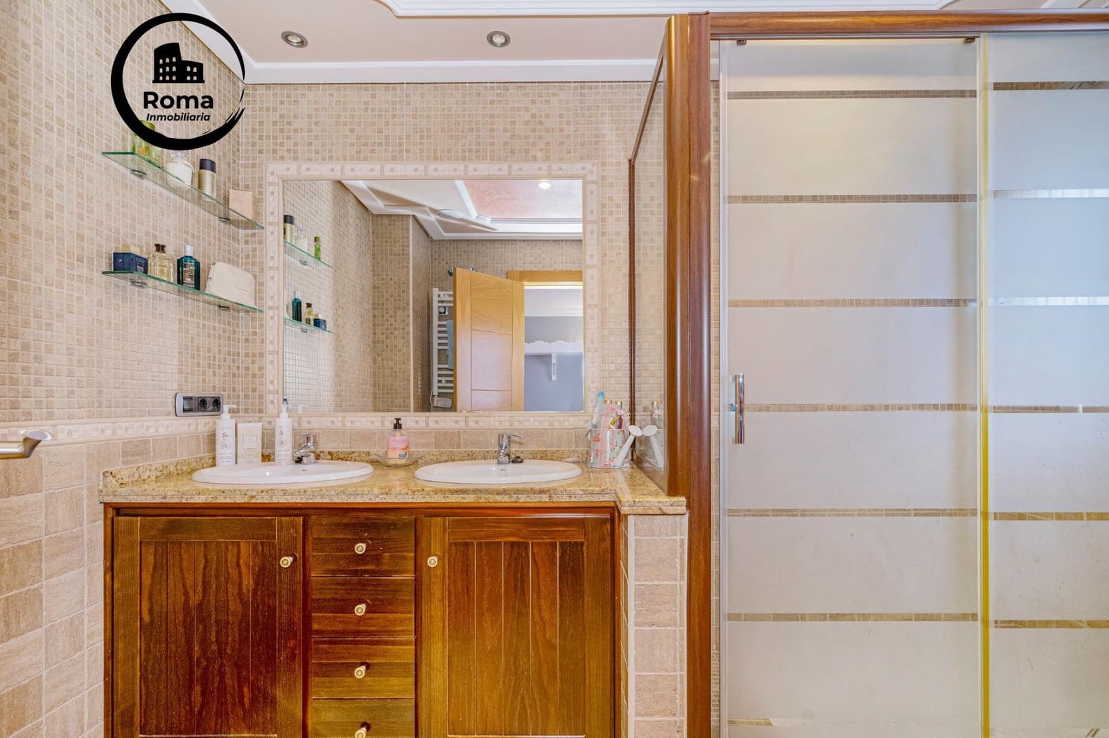 4 bedroom Terraced Villa for sale in La Zubia with pool garage - € 370,000 (Ref: 9690917)