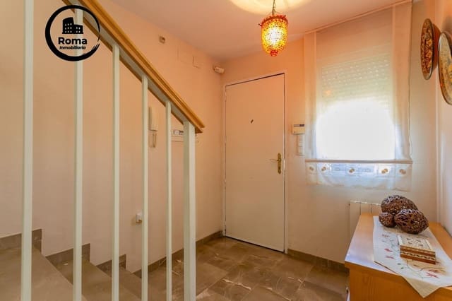 3 slaapkamer Rijtjeshuis te koop in Granada stad met garage - € 290.000 (Ref: 9690923)
