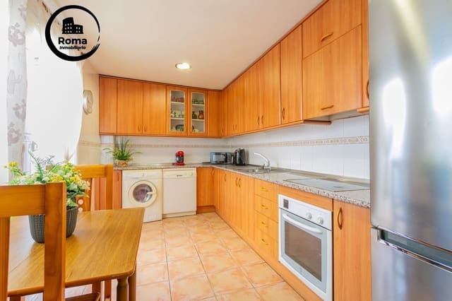 3 slaapkamer Rijtjeshuis te koop in Granada stad met garage - € 290.000 (Ref: 9690923)