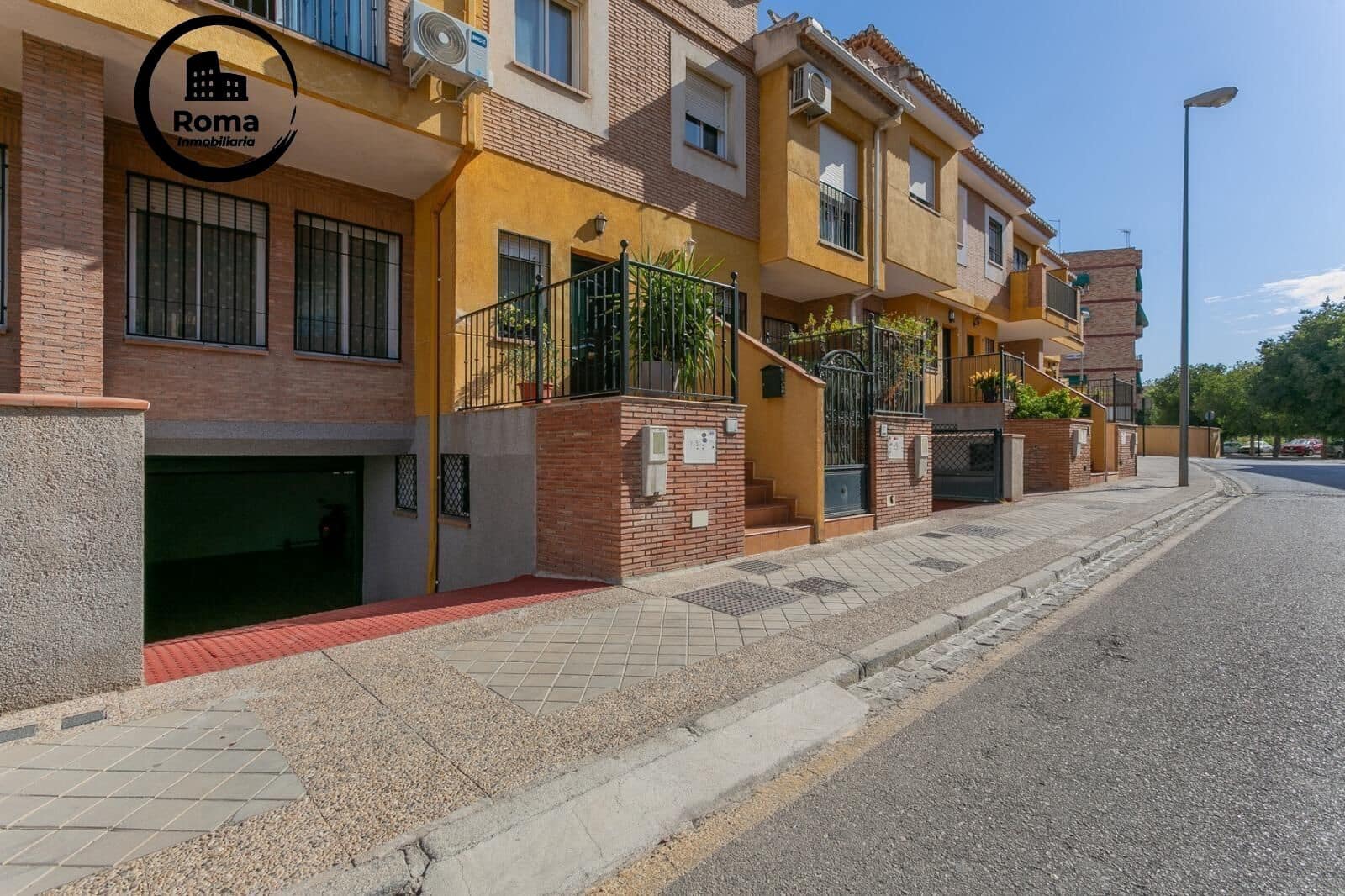 3 slaapkamer Rijtjeshuis te koop in Granada stad met garage - € 290.000 (Ref: 9690923)