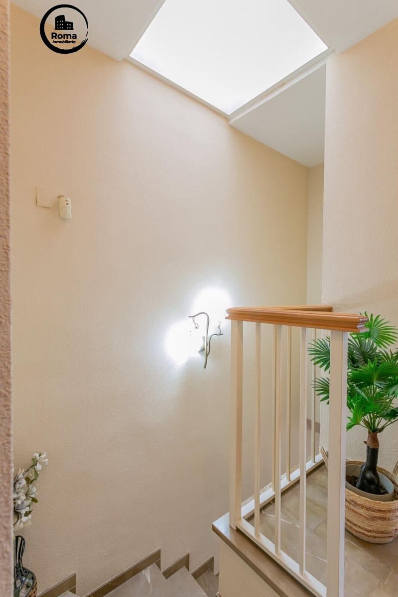 3 slaapkamer Rijtjeshuis te koop in Granada stad met garage - € 290.000 (Ref: 9690923)