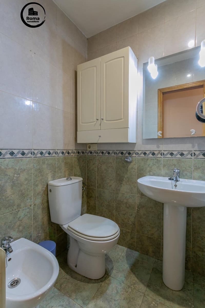 3 slaapkamer Rijtjeshuis te koop in Granada stad met garage - € 290.000 (Ref: 9690923)