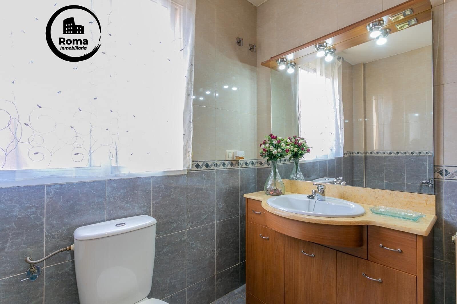 3 slaapkamer Rijtjeshuis te koop in Granada stad met garage - € 290.000 (Ref: 9690923)