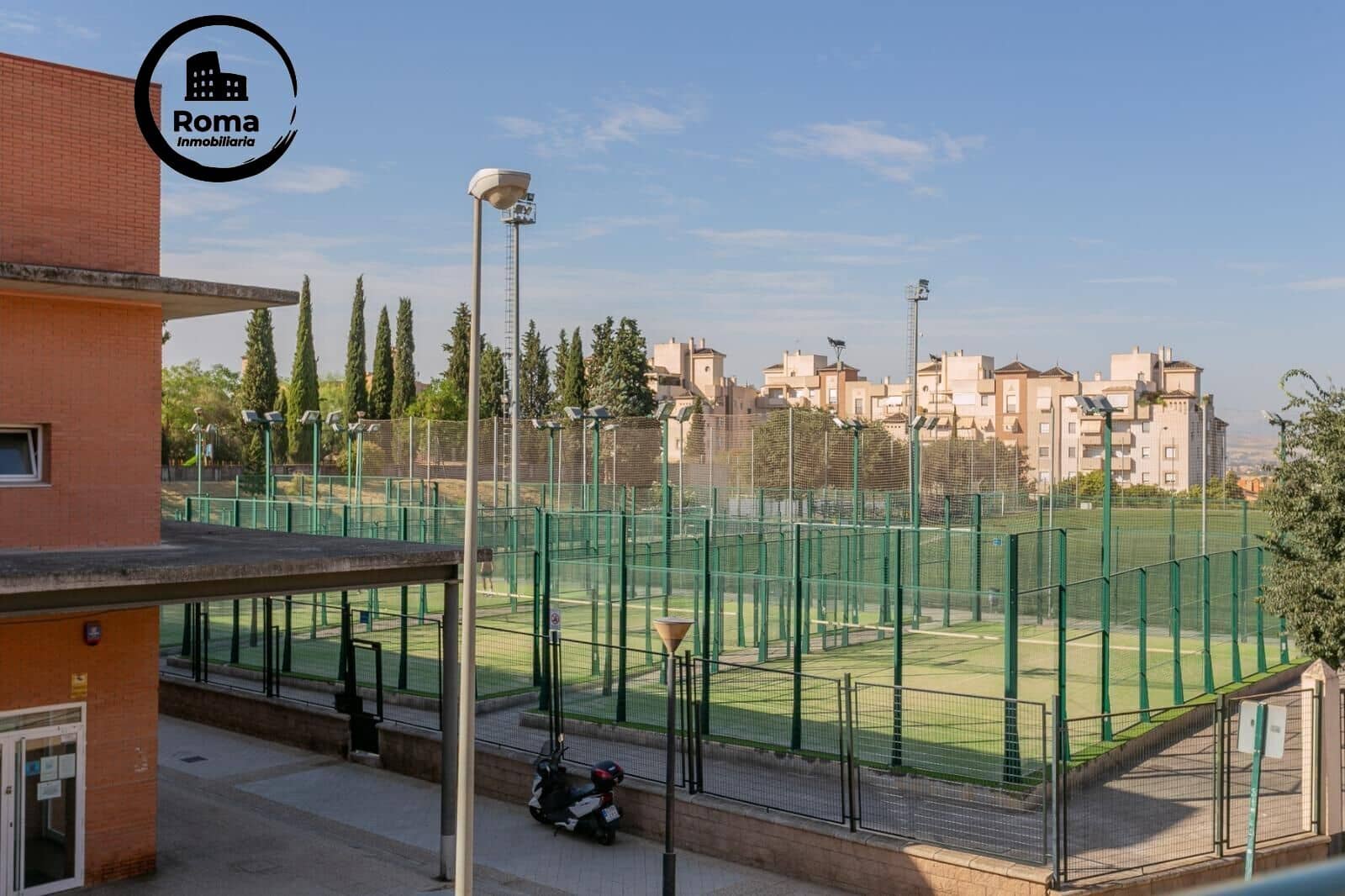 3 slaapkamer Rijtjeshuis te koop in Granada stad met garage - € 290.000 (Ref: 9690923)