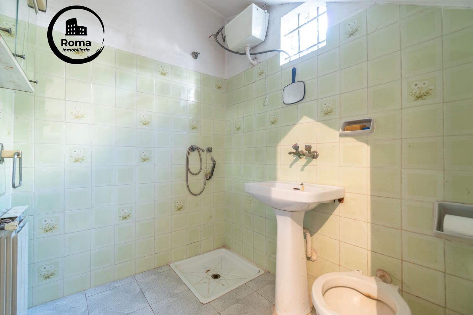 8 slaapkamer Villa te koop in Ambroz - € 290.000 (Ref: 9690927)