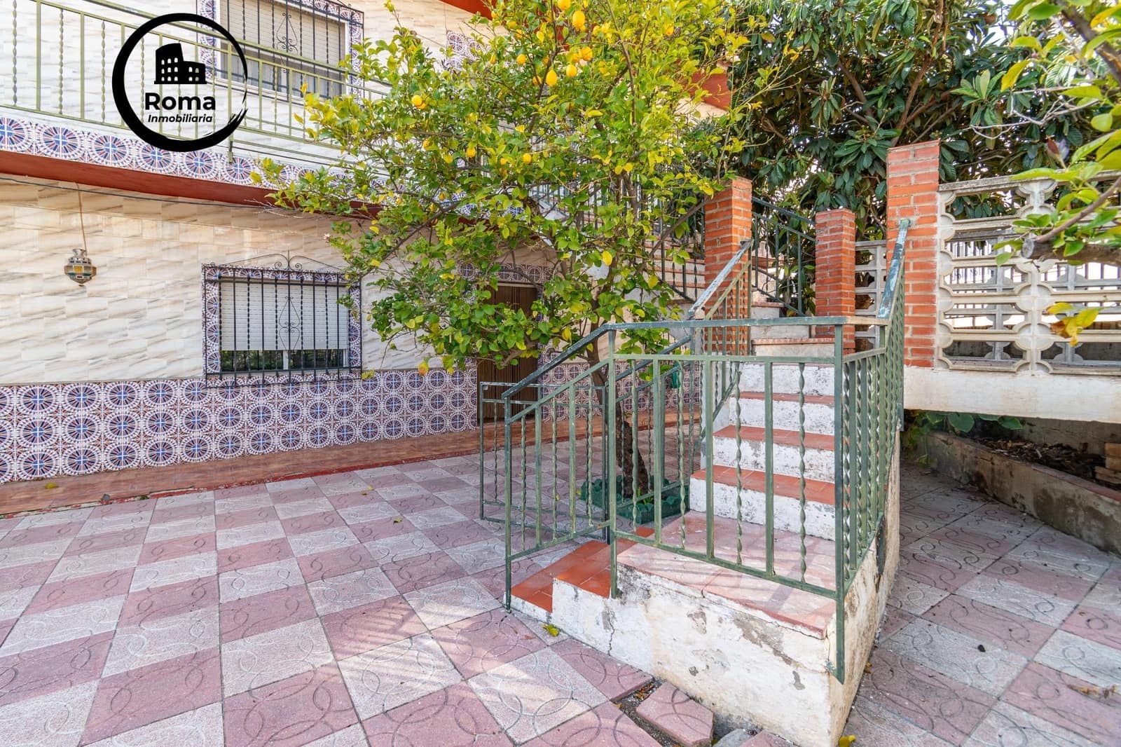 8 slaapkamer Villa te koop in Ambroz - € 290.000 (Ref: 9690927)