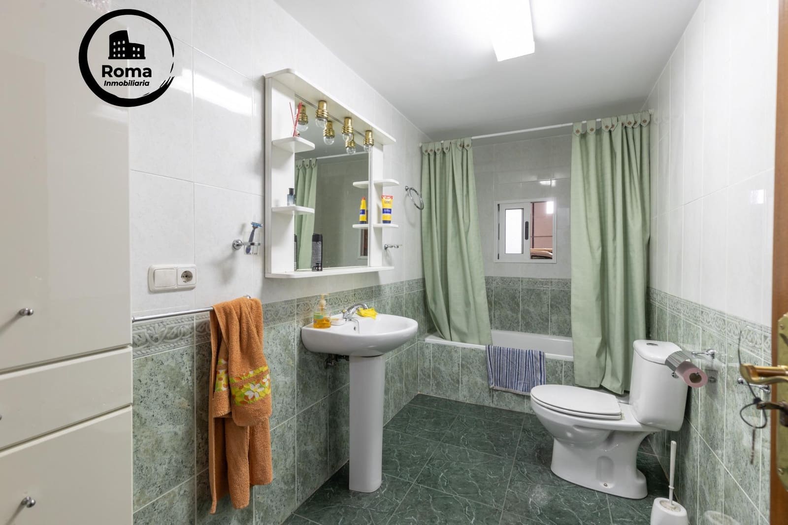 Entreprise à vendre à Loja - 590 000 € (Ref: 9715031)