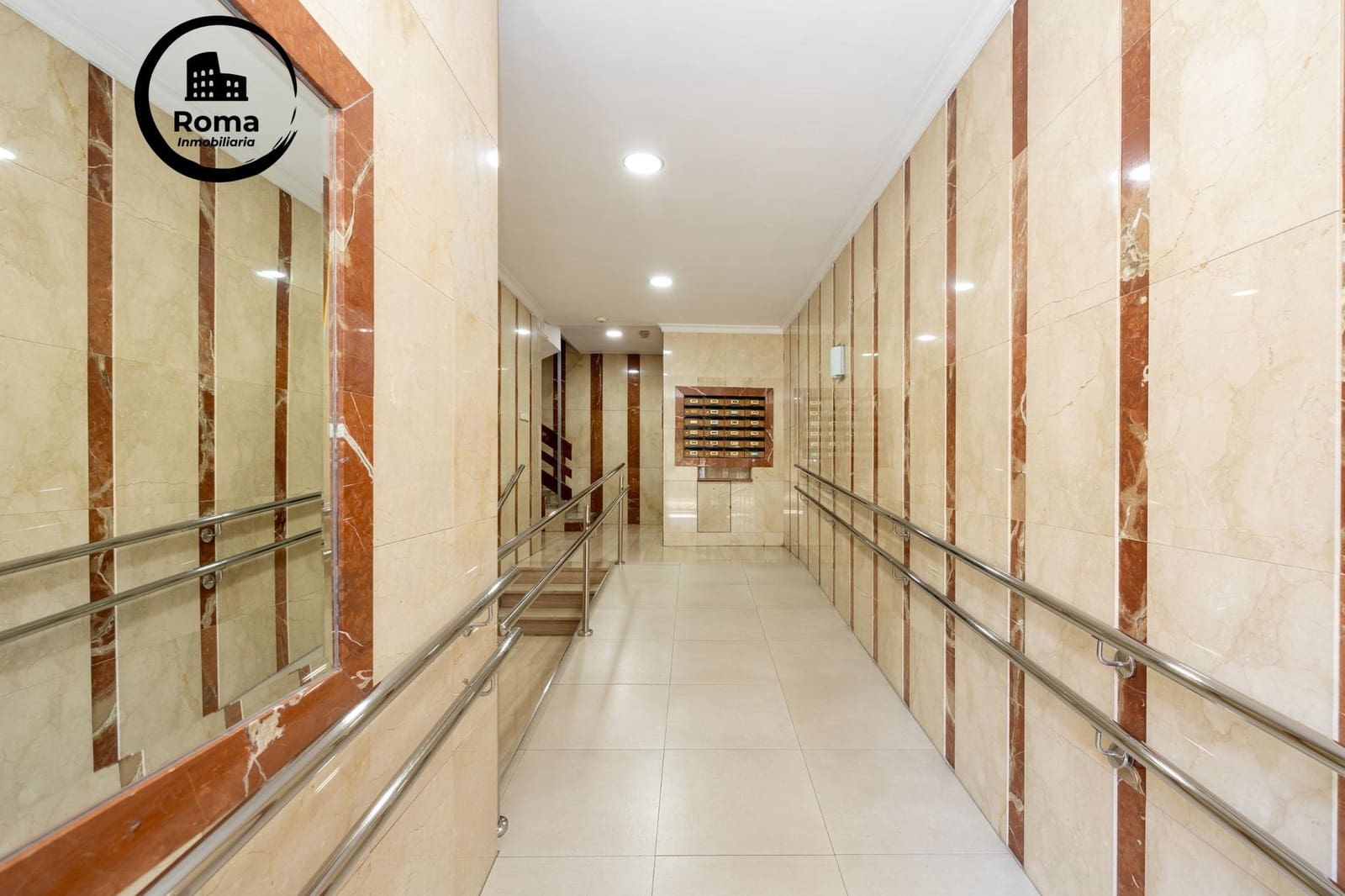 Piso de 3 habitaciones en Granada ciudad en venta - 245.000 € (Ref: 9715039)