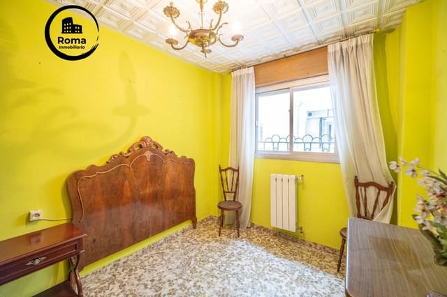 Piso de 4 habitaciones en Granada ciudad en venta con garaje - 375.000 € (Ref: 9715043)