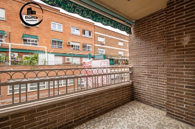 Piso de 4 habitaciones en Granada ciudad en venta con garaje - 375.000 € (Ref: 9715043)
