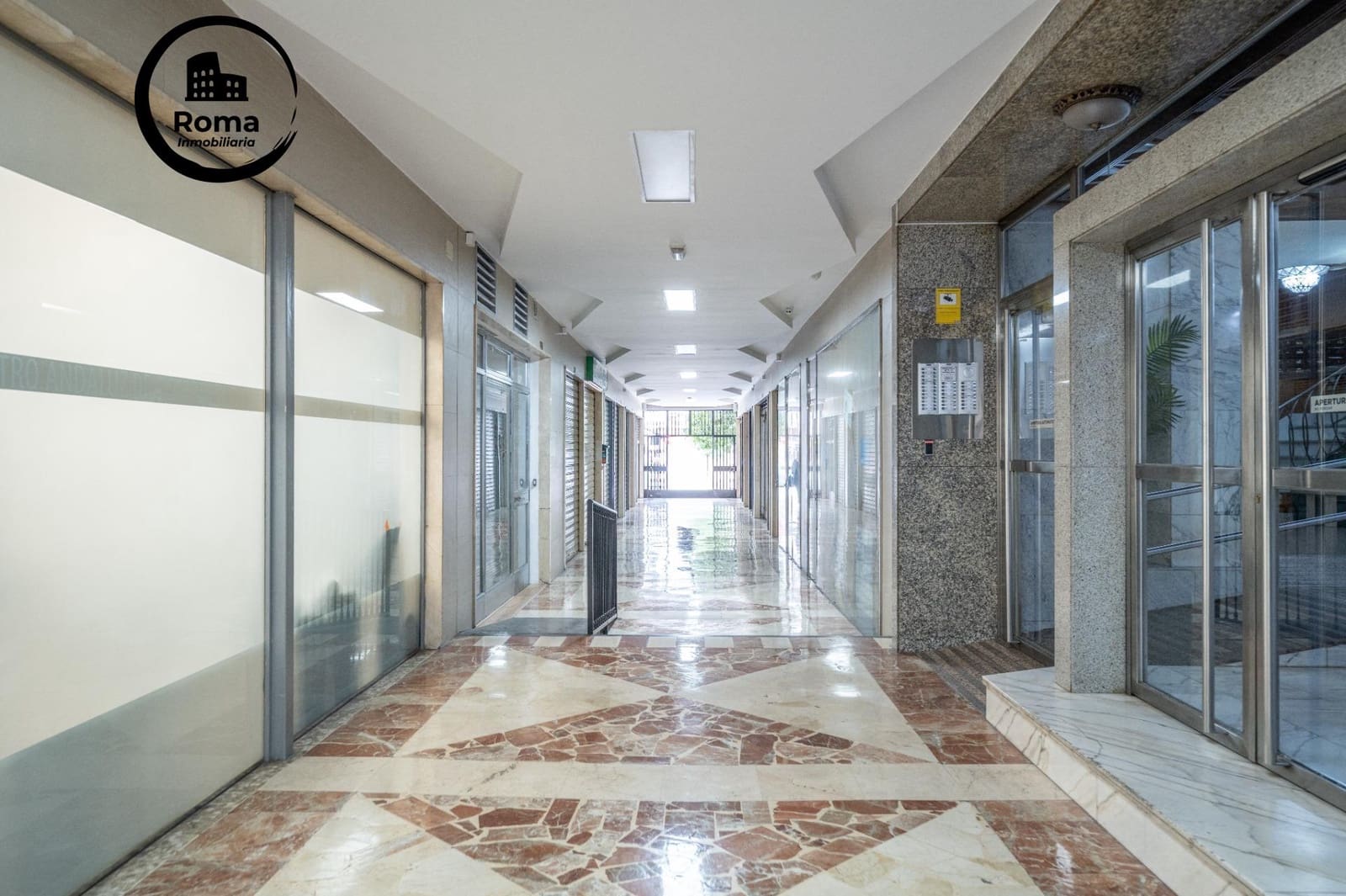 Piso de 4 habitaciones en Granada ciudad en venta con garaje - 375.000 € (Ref: 9715043)