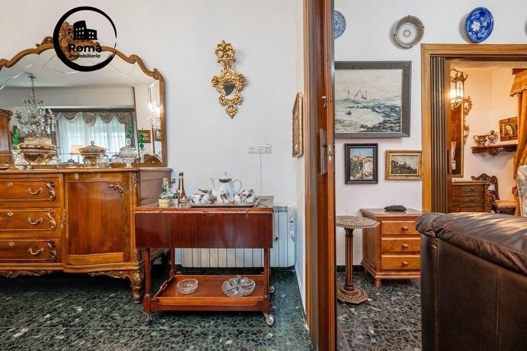 4 bedroom Flat for sale in Granada city with garage - € 410,000 (Ref: 9715044)