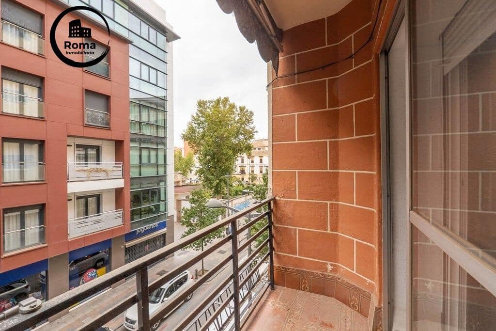 4 bedroom Flat for sale in Granada city with garage - € 410,000 (Ref: 9715044)