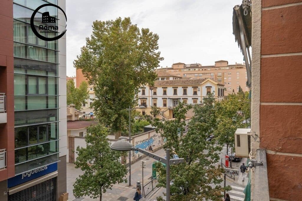 4 bedroom Flat for sale in Granada city with garage - € 410,000 (Ref: 9715044)