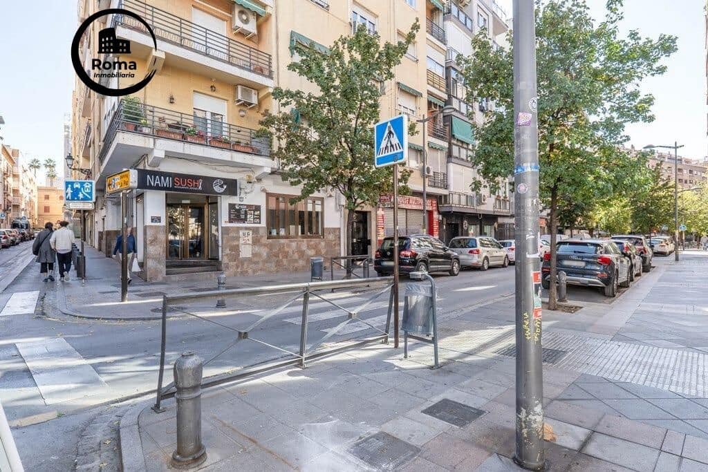 4 bedroom Flat for sale in Granada city with garage - € 410,000 (Ref: 9715044)