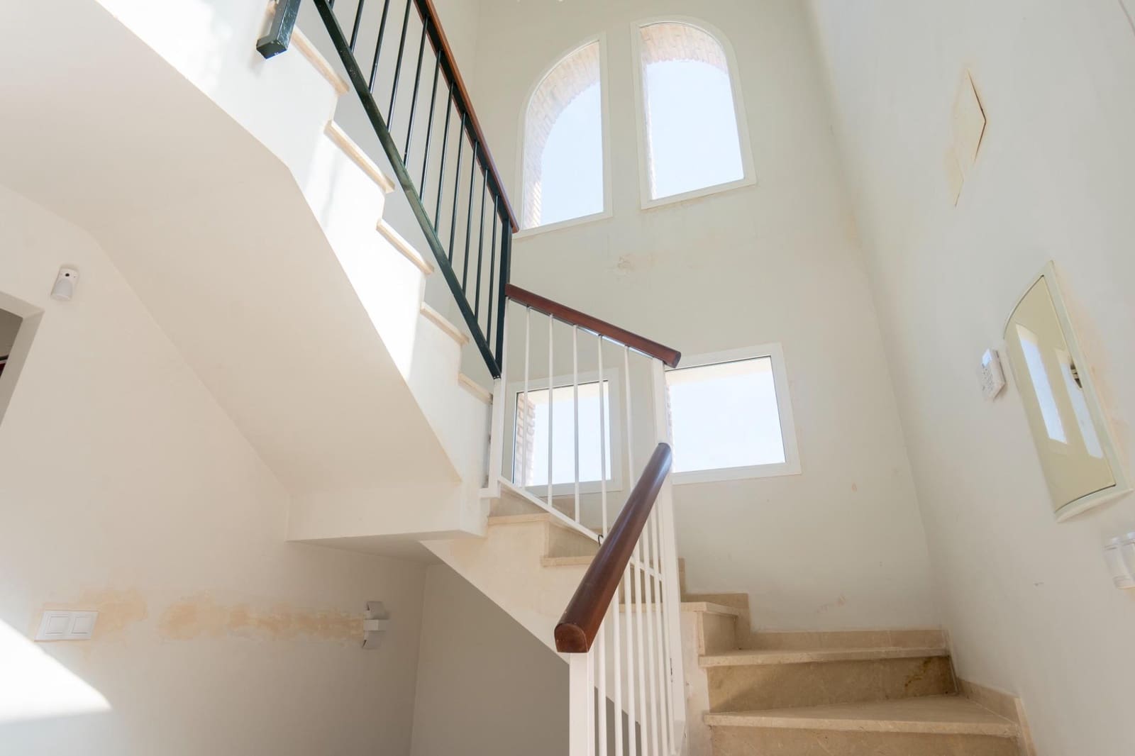 4 bedroom Villa for sale in Dilar with pool garage - € 280,000 (Ref: 9720106)