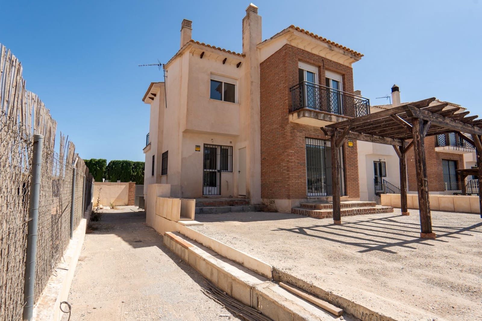 4 bedroom Villa for sale in Dilar with pool garage - € 280,000 (Ref: 9720106)