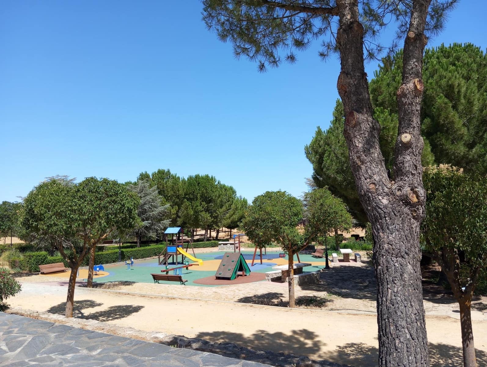 4 bedroom Villa for sale in Dilar with pool garage - € 280,000 (Ref: 9720106)