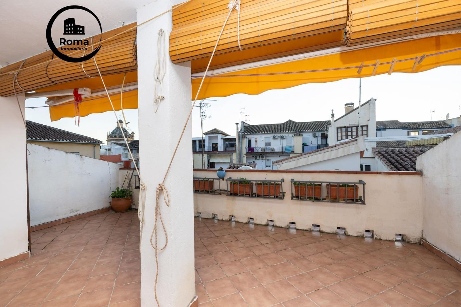 Casa de 2 habitaciones en Granada ciudad en venta - 249.000 € (Ref: 9720114)