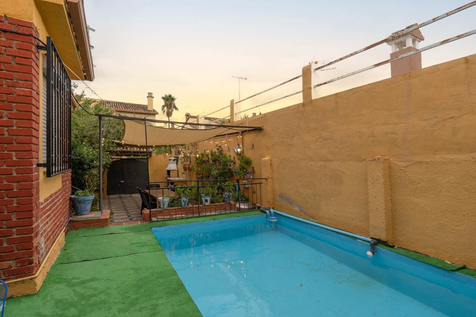 4 sypialnia Dom blizniak na sprzedaż w Huetor Vega z basenem - 315 000 € (Ref: 9720117)