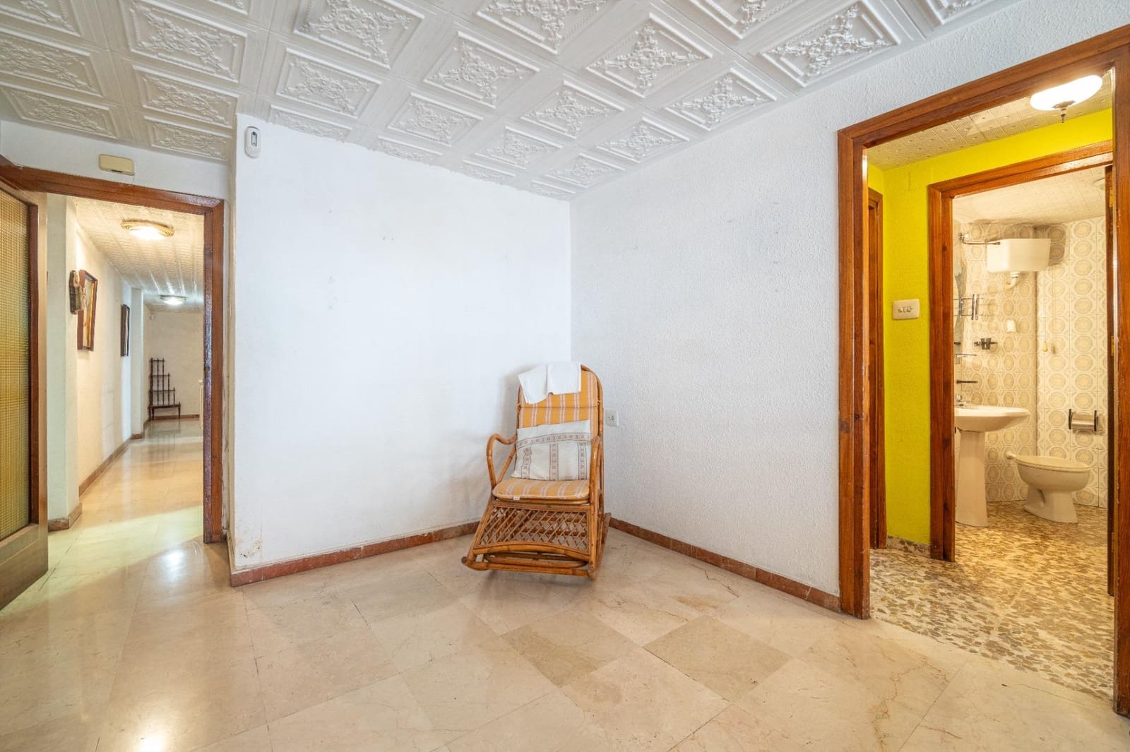 4 bedroom Flat for sale in Granada city with garage - € 375,000 (Ref: 9721817)
