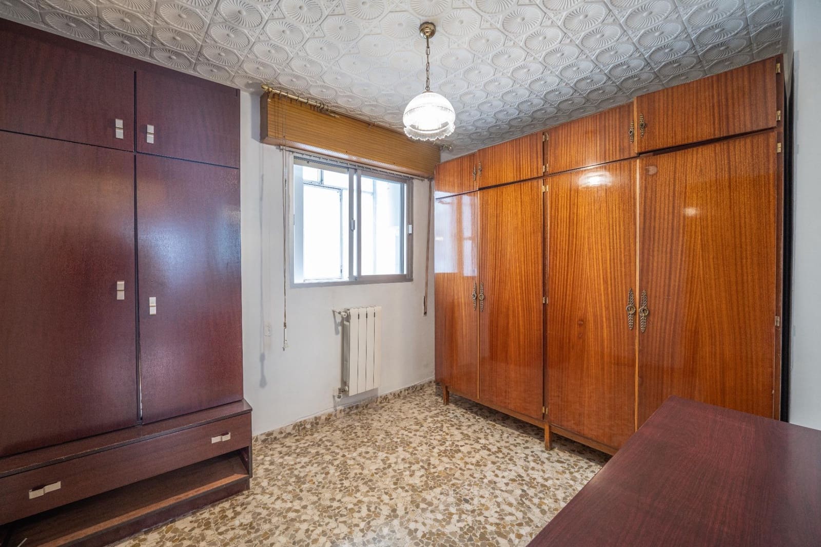 4 bedroom Flat for sale in Granada city with garage - € 375,000 (Ref: 9721817)