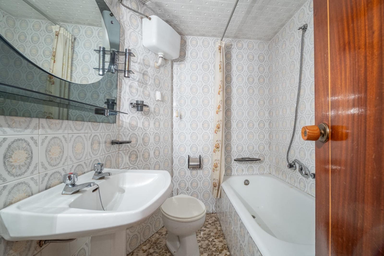 4 bedroom Flat for sale in Granada city with garage - € 375,000 (Ref: 9721817)