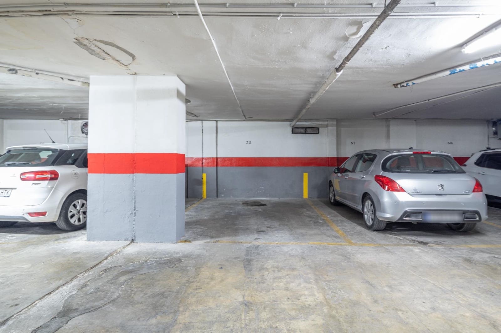 4 bedroom Flat for sale in Granada city with garage - € 375,000 (Ref: 9721817)