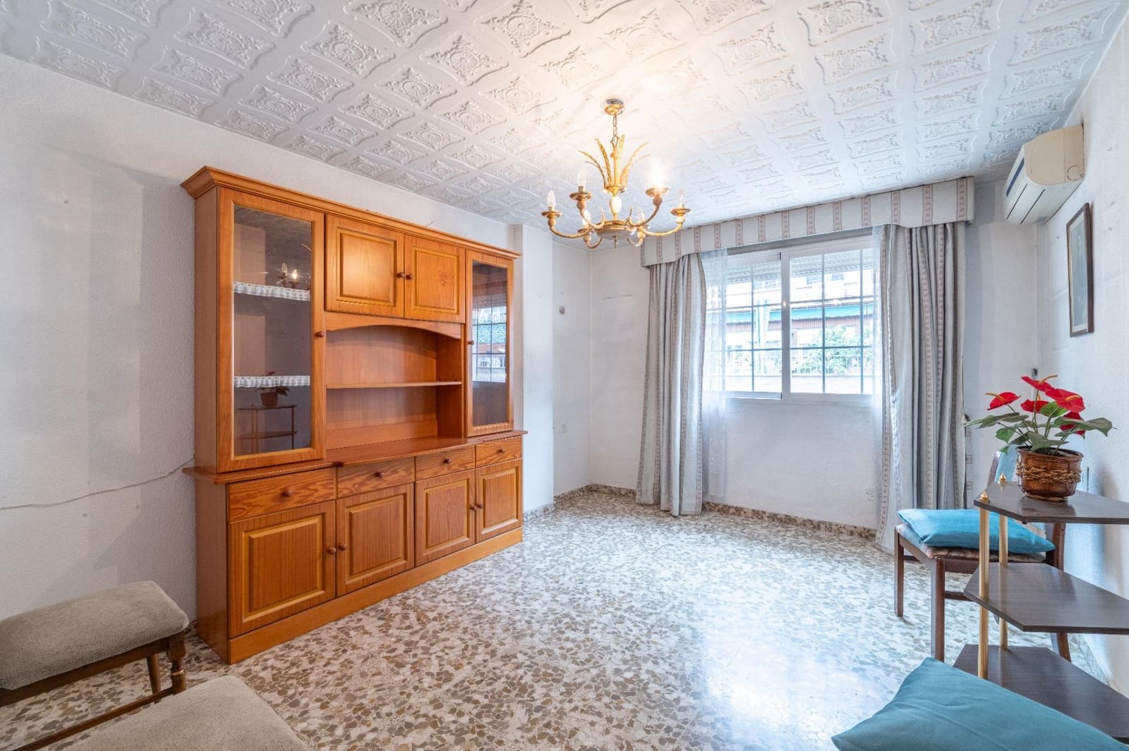 4 bedroom Flat for sale in Granada city with garage - € 375,000 (Ref: 9721817)
