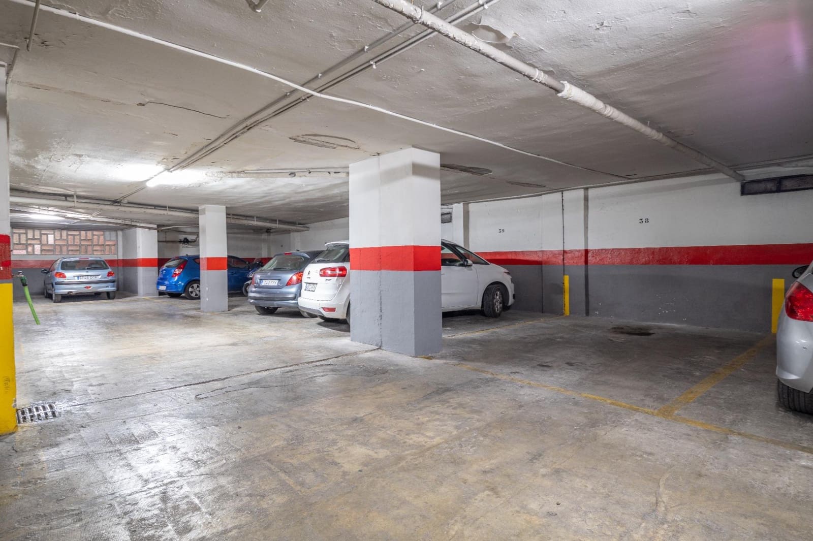 4 bedroom Flat for sale in Granada city with garage - € 375,000 (Ref: 9721817)