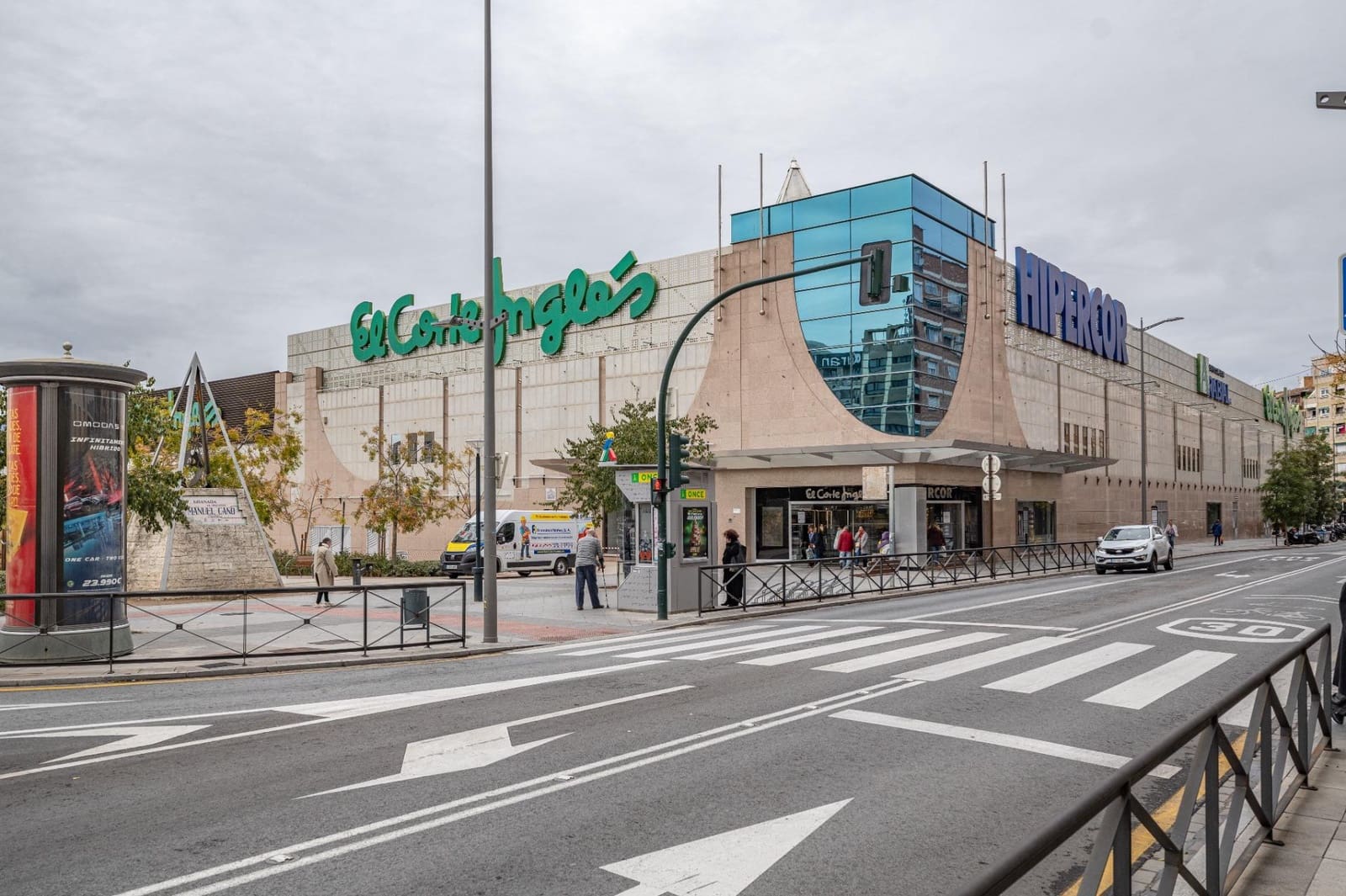 4 bedroom Flat for sale in Granada city with garage - € 375,000 (Ref: 9721817)