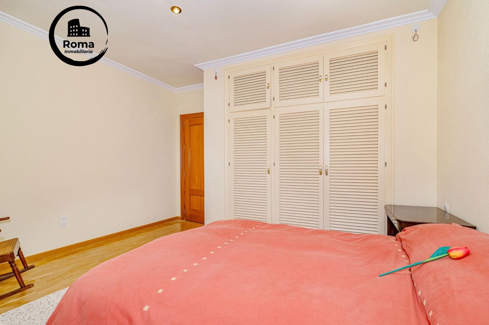 6 bedroom Villa for sale in Gojar with garage - € 480,000 (Ref: 9721819)