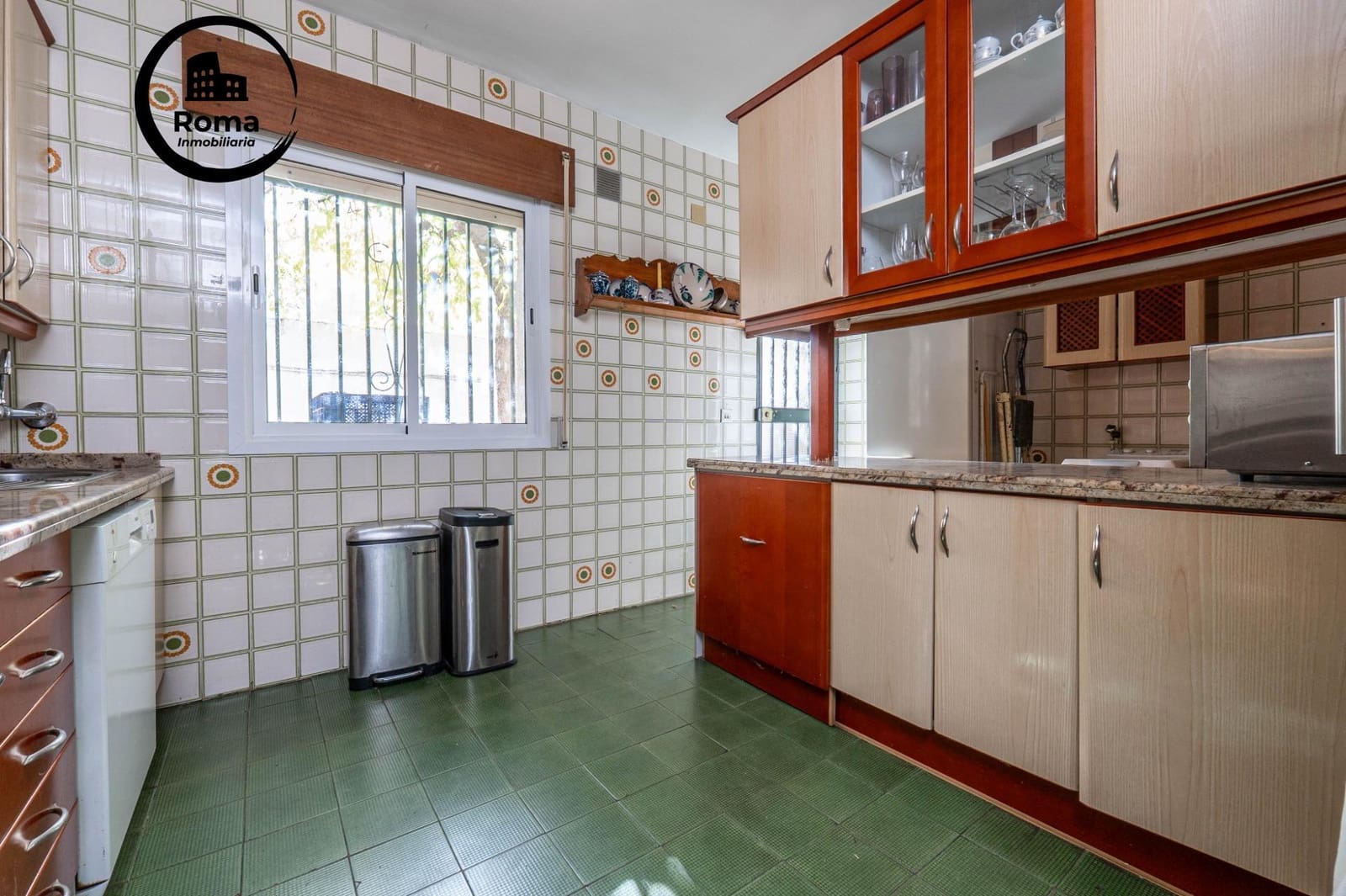 4 bedroom Villa for sale in Ogijares with pool garage - € 399,000 (Ref: 9721820)