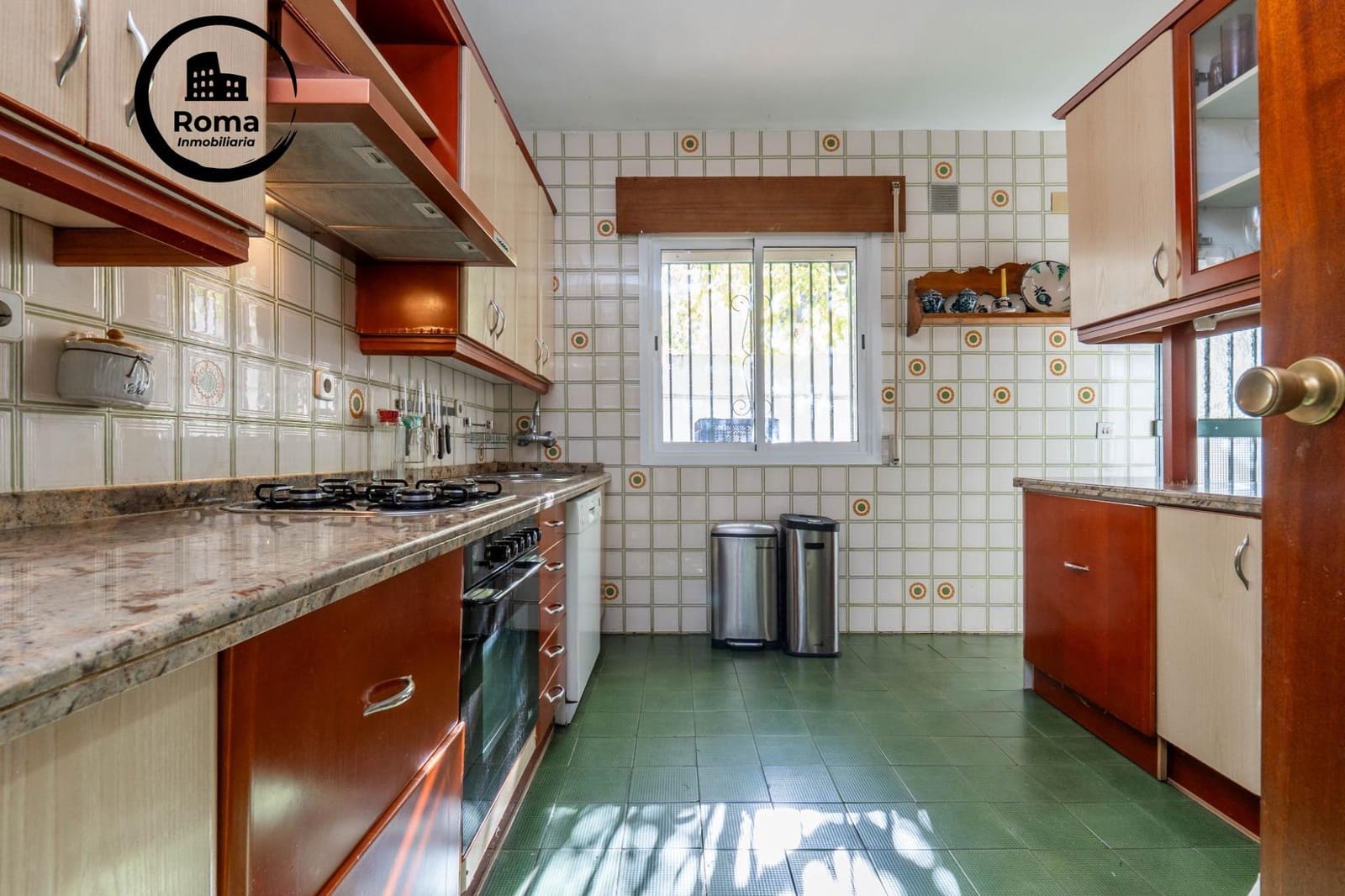 4 bedroom Villa for sale in Ogijares with pool garage - € 399,000 (Ref: 9721820)